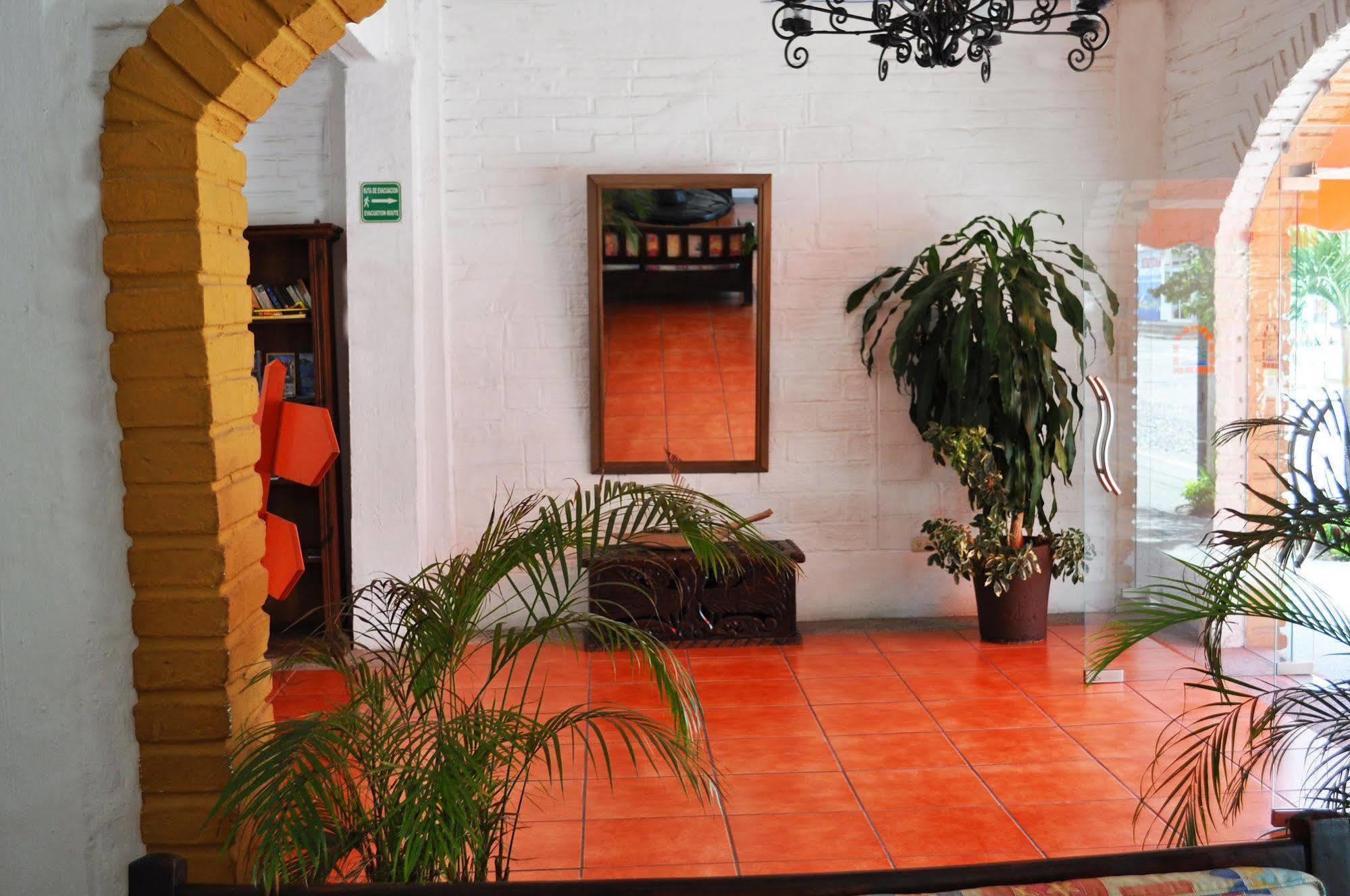 Hotel Hacienda De Vallarta Centro Пуэрто-Вальярта Экстерьер фото